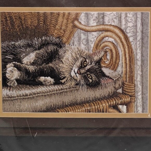 Bucilla Cat Wicker Chair Counted Cross Stitch Kit VTG 2004 All Thumbs 43472 NOS - Picture 2 of 5
